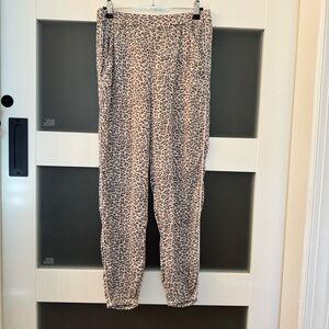 Aerie Casual Baggy Animal Print Pants Size S